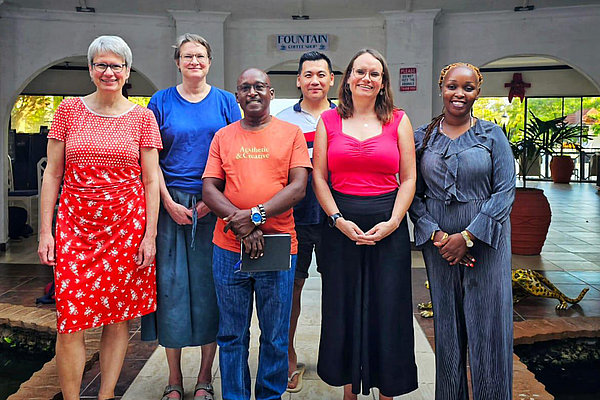 Gruppe von Frauen und Männern