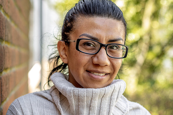 Als Süd-Nord-Fachkraft von AGIAMONDO unterstützt und berät die Geowissenschaftlerin Norma Dávila lokale Partnerorganisationen und das Projektteam von OroVerde in Bonn.
