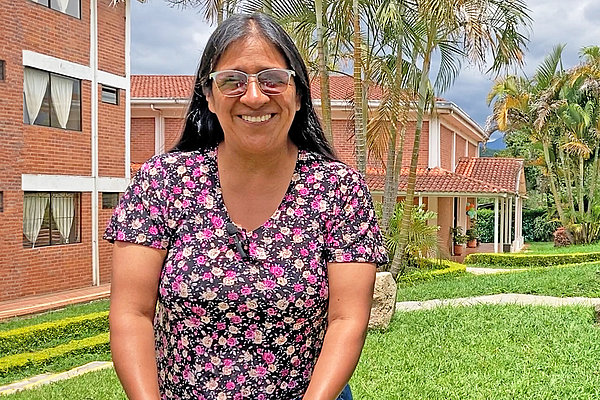 Inés Flor Eida Cuchillo Calambas ist eine spirituelle Vertreterin der Misak. Sie möchte, dass Frauen stärker bei Veränderungen, die zum Frieden führen sollen, beteiligt werden.