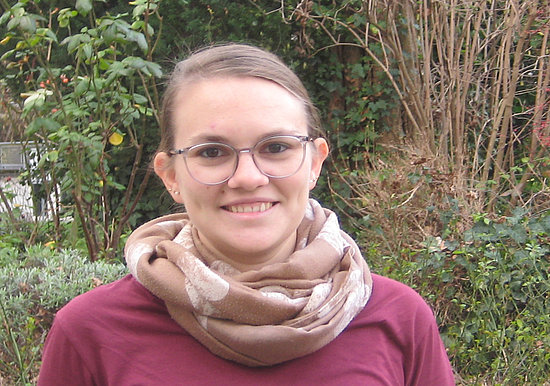 Linda Auth nimmt an Online-Seminaren teil.