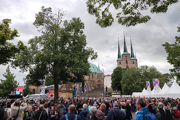 Eröffnungsveranstaltung auf dem Domplatz in Erfurt.