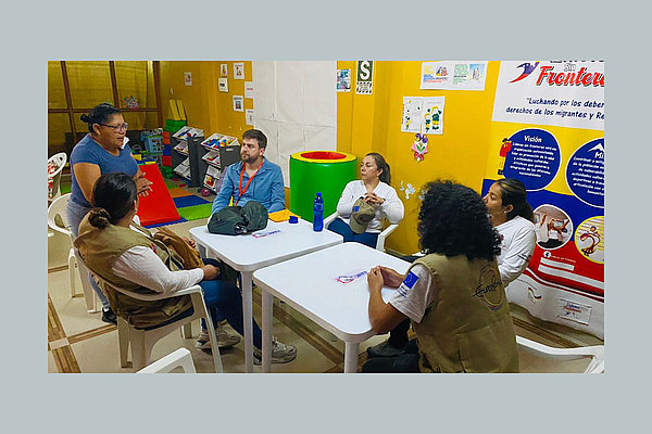 Besuch in der Unterkunft für Geflüchtete Camir (Casa de Atención al Migrante y al Refugiado) in Tumbes/Peru. Camir ist Teil des Regionalprojekts EuroPana, das durch das Europäische Amt für Humanitäre Hilfe (ECHO) finanziert wird und humanitäre Hilfe und Schutz für Migrant*innen und Geflüchtete aus Venezuela und anderen Ländern leistet.