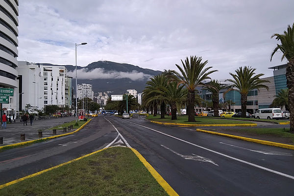 ‎Straße in Quito