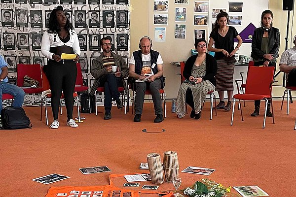 Austausch im Plenum zur Präsentation der ZFD-Vertreter*innen von AGIAMONDO und Peace Brigades International aus Kolumbien