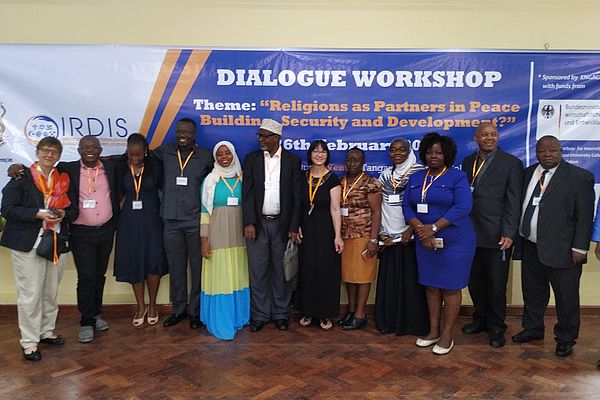 Teilnehmer*innen des EDP-Programms, Gastgeber*innen und Keyspeakers beim Workshop „Religionen als Partner in der Friedensbildung, Sicherheit und Entwicklung?“.