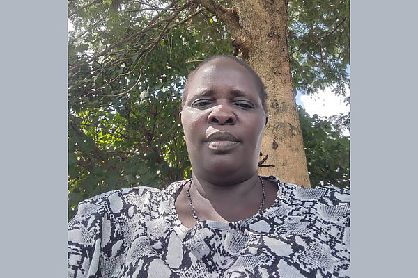 Grace Achot ist Programm-Managerin bei FAPAD. Sie erklärt, wie ökologische Friedensarbeit  (Environmental Peacebuilding) Konflikte verhindert bzw. verringert, wenn eine legale und schonende Nutzung von natürlichen Ressourcen in Schutzgebieten ermöglicht wird.