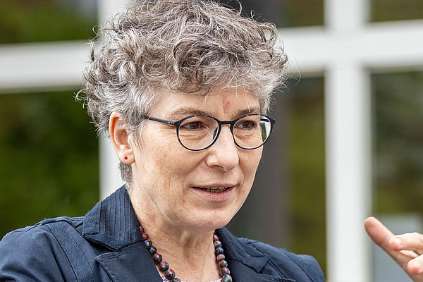 Barbara Kerime ist Leiterin der FID Fachstelle internationale Freiwilligendienste bei AGIAMONDO. 
