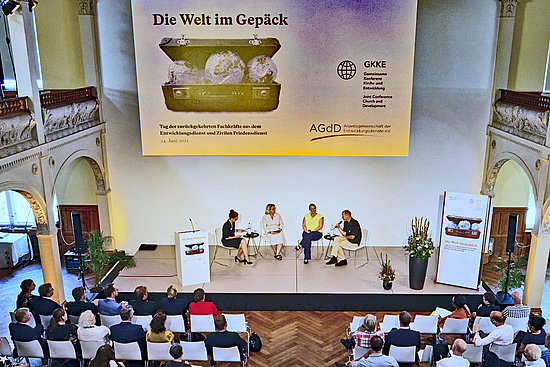 Podiumsgespräch mit Svenja Schulze, Ministerin für wirtschaftliche Zusammenarbeit und Entwicklung, und zurückgekehrten Fachkräften aus Papua-Neuguinea und Liberia.
