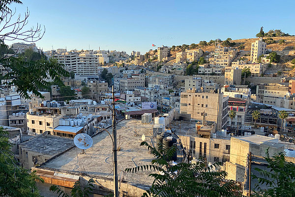 In Amman leben viele Geflüchtete aus Syrien, Irak, Sudan, Eritrea oder Somalia. Viele von ihnen sind schon lange im Land, weil sie kein Visum für die Weiterreise in Drittländer bekommen.