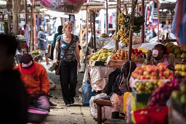 Einkauf auf dem Markt in Ngong. ‎