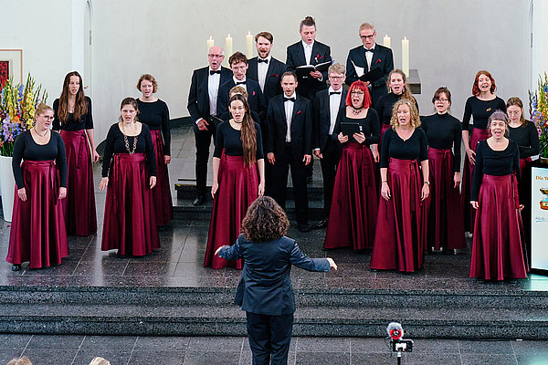 Der Kammerchor HXOS gestaltete die Veranstaltung musikalisch.