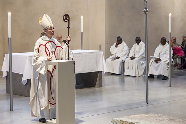 Erzbischof Dr. Ludwig Schick bei seiner Predigt