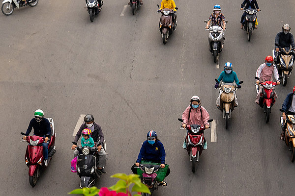 Rollerfahrer*innen machen einen Großteil des üblichen Verkehrs aus.