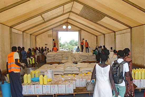 Lebensmittelausgabe des UNHCR für Geflüchtete in Uganda