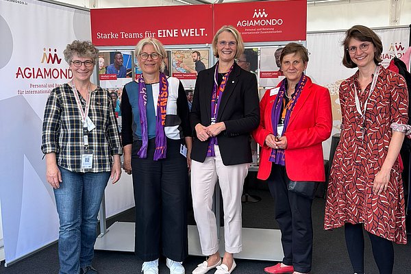 Im Gespräch mit Anja Karliczek, Präsidentin des KDFB, und Christiane Fuchs-Pellmann, Geschäftsführerin des KDFB.